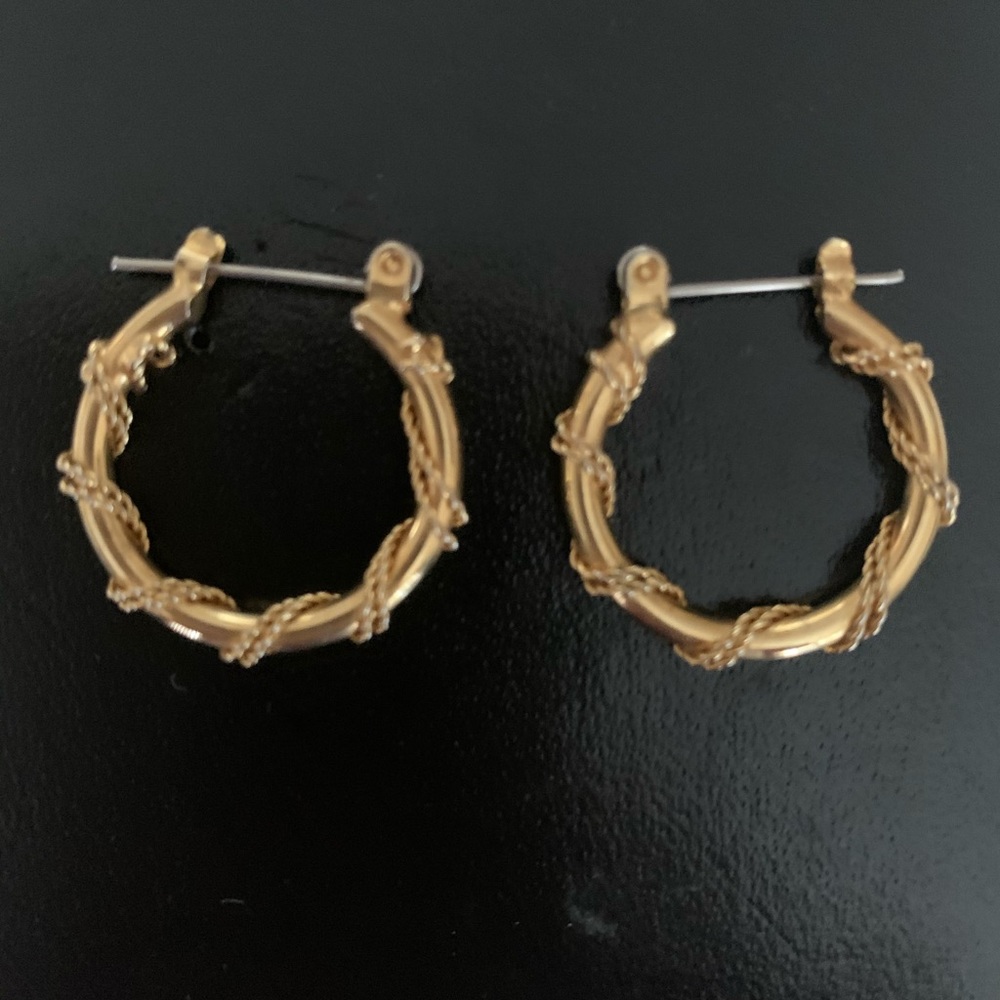 Gold tone hoop earrings